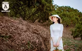 {ẢNH] Thiếu nữ Hà thành thướt tha áo dài bên đồi vải Lục Ngạn